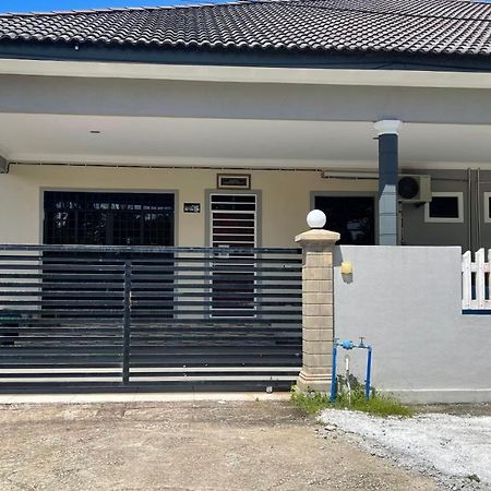 Nikmat Homestay Riyadh Kampong Tuan Mandak Exterior photo