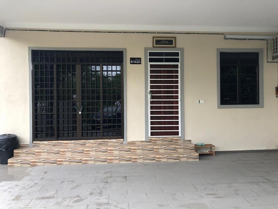 Nikmat Homestay Riyadh Kampong Tuan Mandak Exterior photo