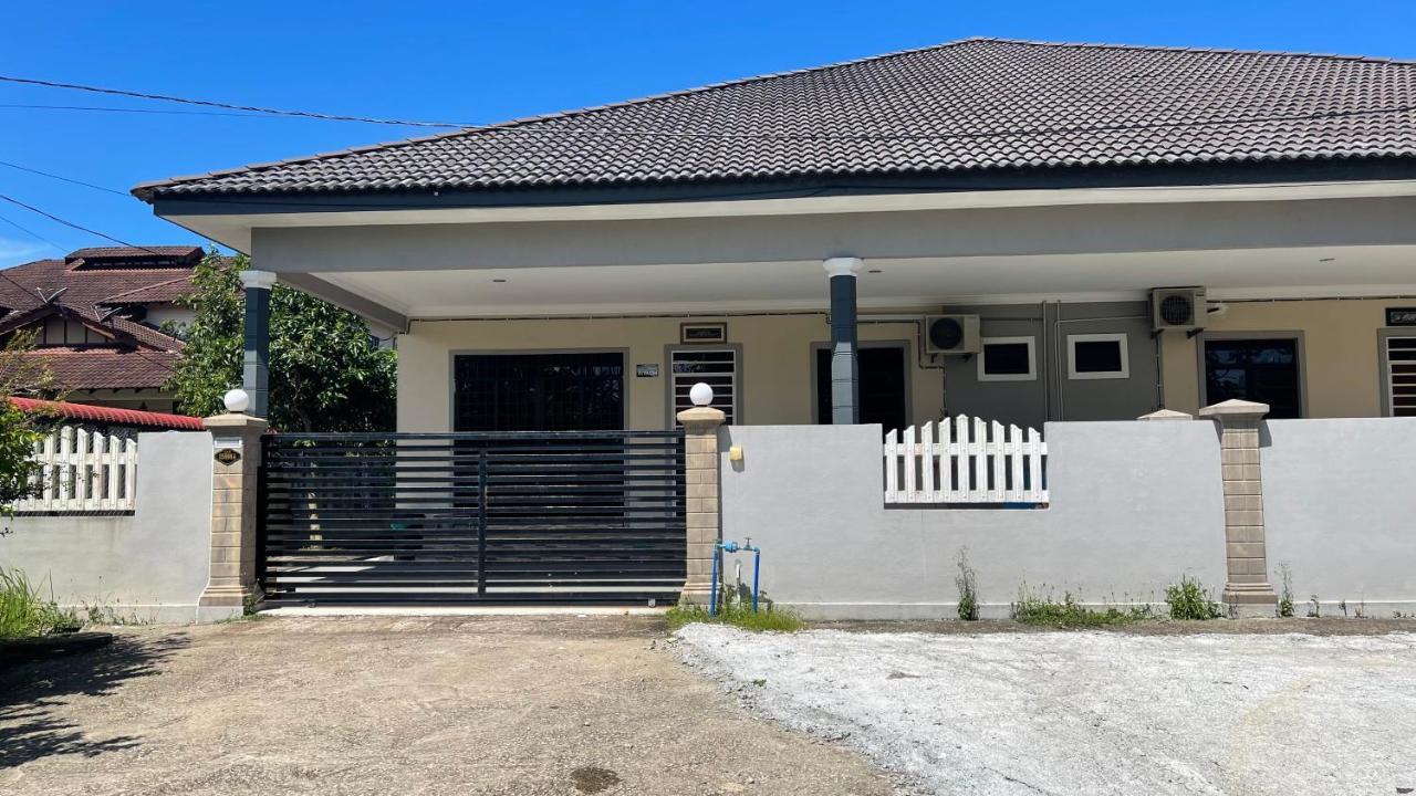 Nikmat Homestay Riyadh Kampong Tuan Mandak Exterior photo