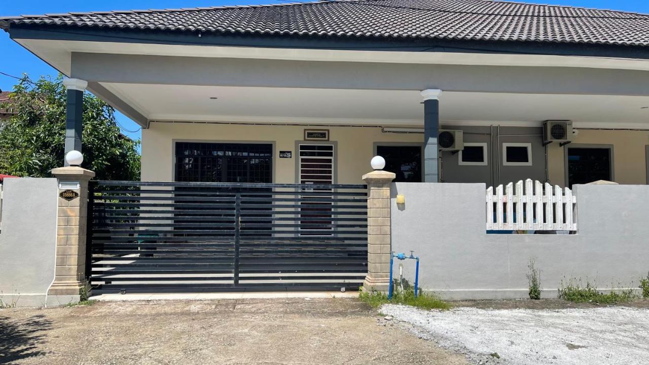 Nikmat Homestay Riyadh Kampong Tuan Mandak Exterior photo